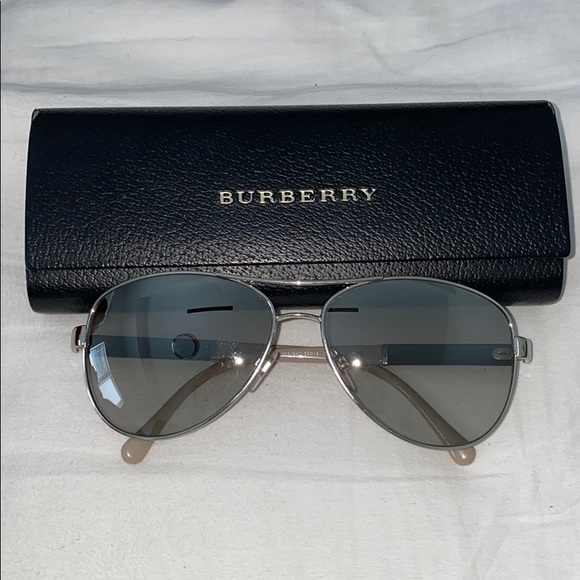 Burberry Accessories - Burberry sunglasses